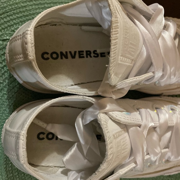 White CONVERSE with iridescent details. - Picture 6 of 8